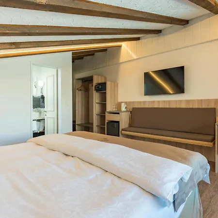 博里瓦奇酒店 4*